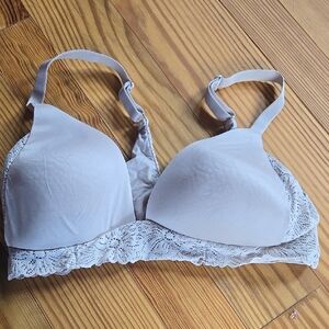 Elegant Lace Trimmed Bra in Gray